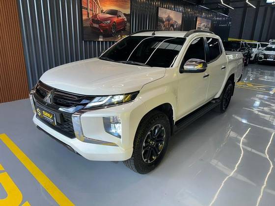MITSUBISHI L200 TRITON 2.4 16V TURBO DIESEL SPORT HPE CD 4P 4X4 AUTOMÁTICO MITSUBISHI L200 TRITON 2.4 16V TURBO DIESEL SPORT HPE CD 4P 4X4 AUTOMÁTICO